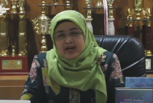 Menghadapi Tantangan Pengembangan Industri Keuangan Syariah di Indonesia Menghadapi Tantangan Pengembangan Industri Keuangan Syariah di Indonesia