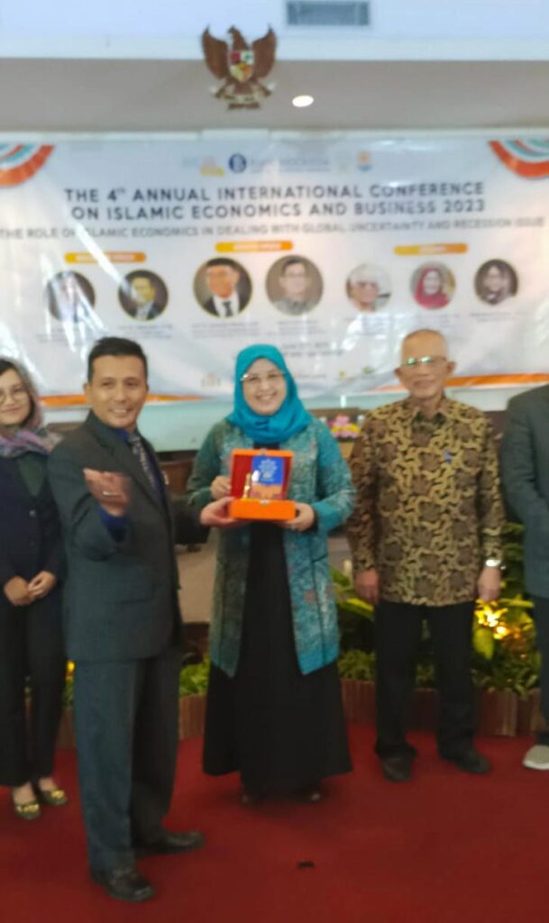 Gelaran AICIEB Ke-4 FEBI UIN Salatiga Gaungkan Ekonomi Islam Solusi untuk Tangani Resi Global Cc4 1 609x1024