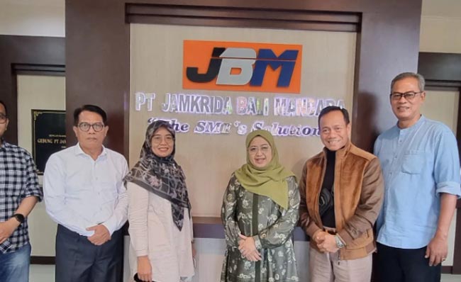 Prof. Dr. Euis Amalia, Guru Besar UIN, Hadir Meriahkan Perayaan Ulang Tahun ke-9 PT Jamkrida Prof. Dr. Euis Amalia, Guru Besar UIN, Hadir Meriahkan Perayaan Ulang Tahun ke-9 PT Jamkrida