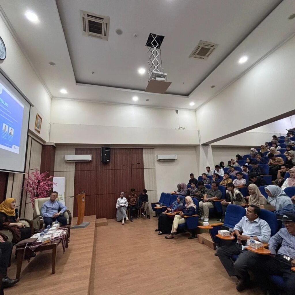 Diskusi Publik Penguatan Kelembagaan Ekonomi Syariah: Menuju Indonesia sebagai Pusat Keuangan Syariah Dunia Diskusi Publik Penguatan Kelembagaan Ekonomi Syariah: Menuju Indonesia sebagai Pusat Keuangan Syariah Dunia