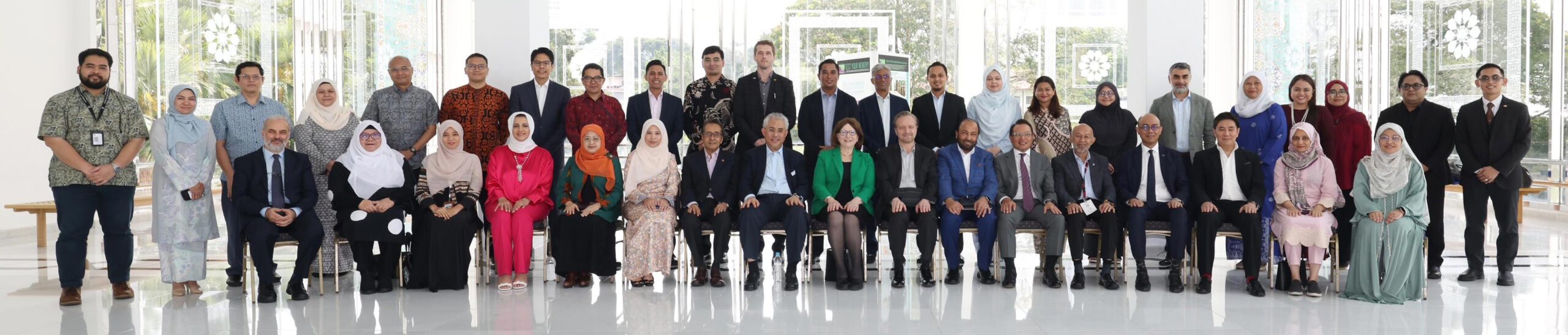 Membangun Masa Depan Keuangan Islam yang Etis dan Berkelanjutan: Diskusi Roundtable MIFC Leadership Council tentang Konsep Tayyib Jelajahi Scaled