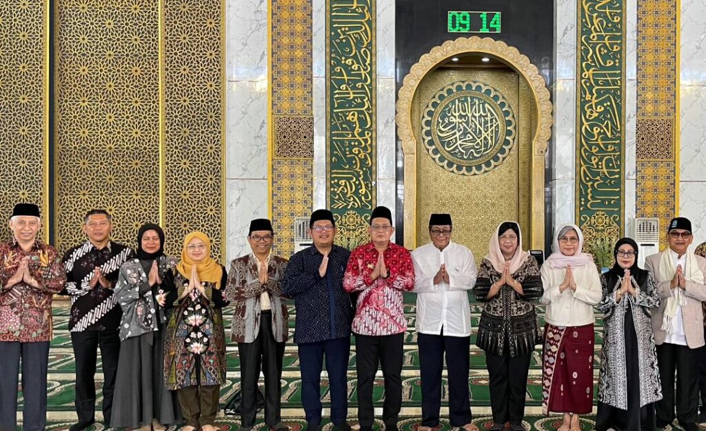 Prof. Euis Amalia: Kunjungan ke KDEKS dan Industri Halal Jatim Prof. Euis Amalia: Kunjungan ke KDEKS dan Industri Halal Jatim