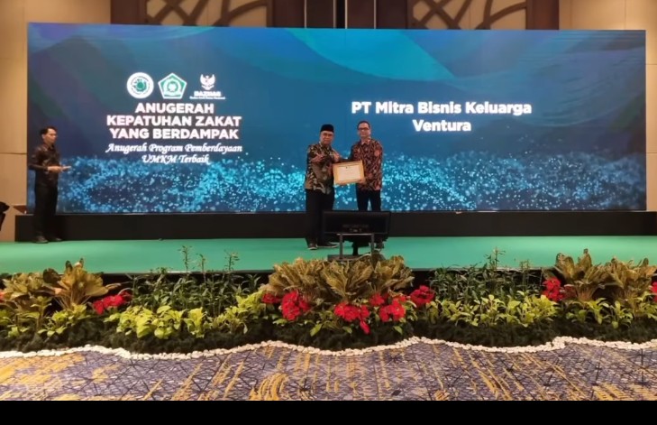 Penyerahan Anugerah Kepatuhan Zakat yang Berdampak kepada PT Mitra Bisnis Keluarga Ventura di panggung Silaturahmi Nasional BAZNAS & DSN-MUI 2026