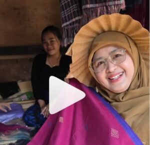 Kunjungi Kampung Baduy, Prof. Euis Amalia Bersama Gubernur Banten dan Keluarga Besar PUB Serahkan Wakaf Bibit Pohon Buah