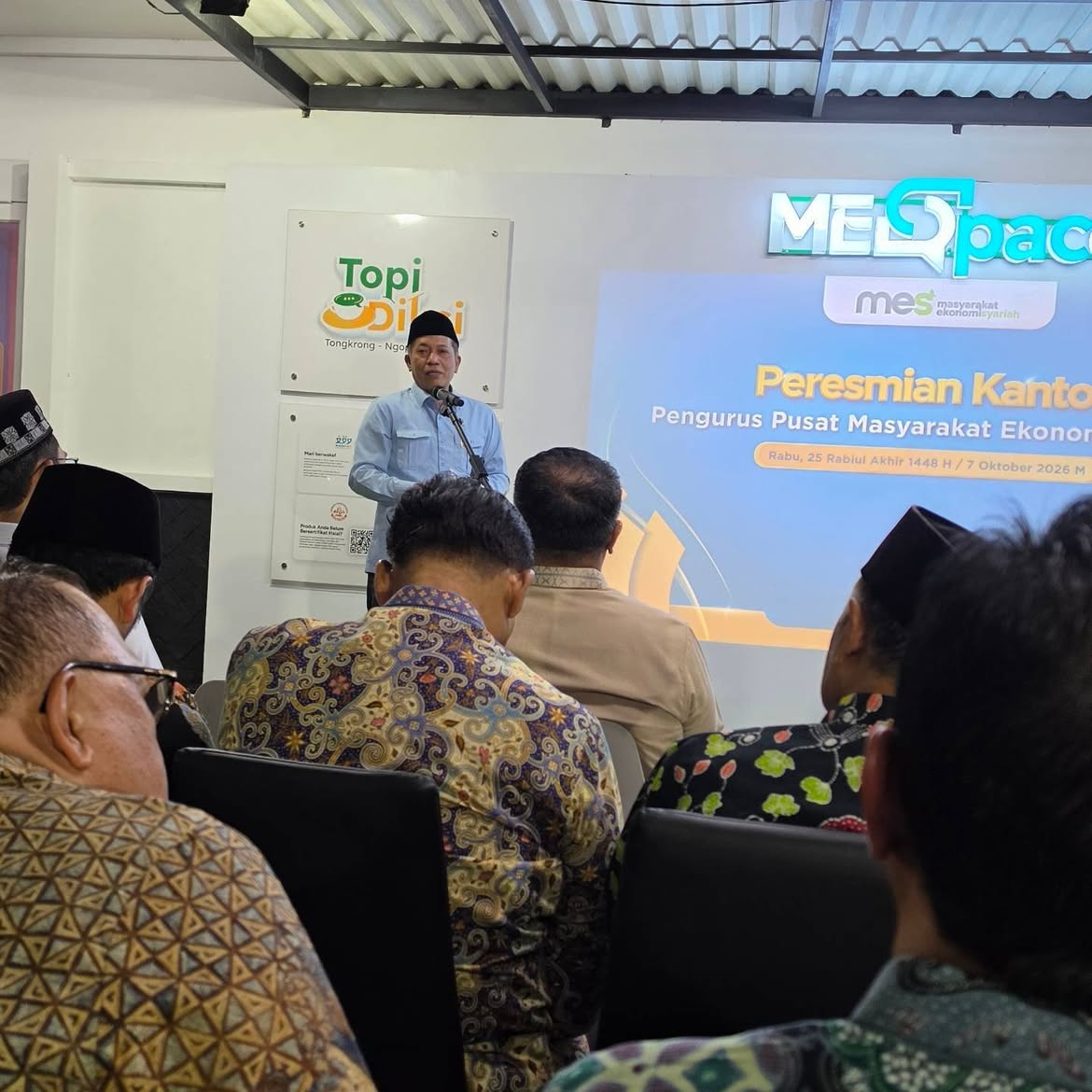 Dr. Ferry Juliantono memberikan sambutan