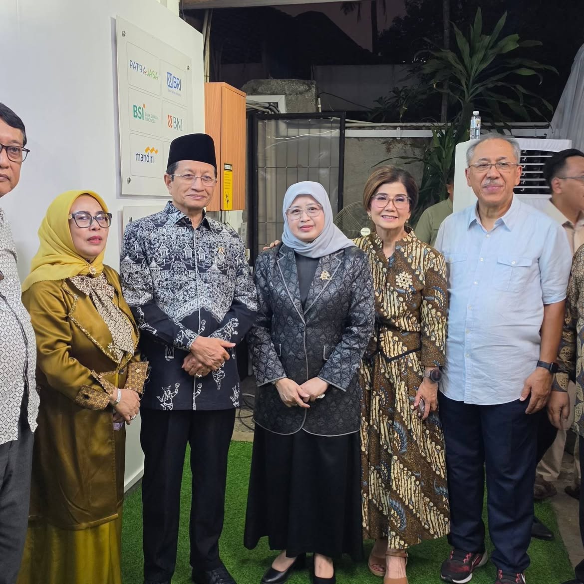 Foto bersama pengurus dan Dewan Pakar MES