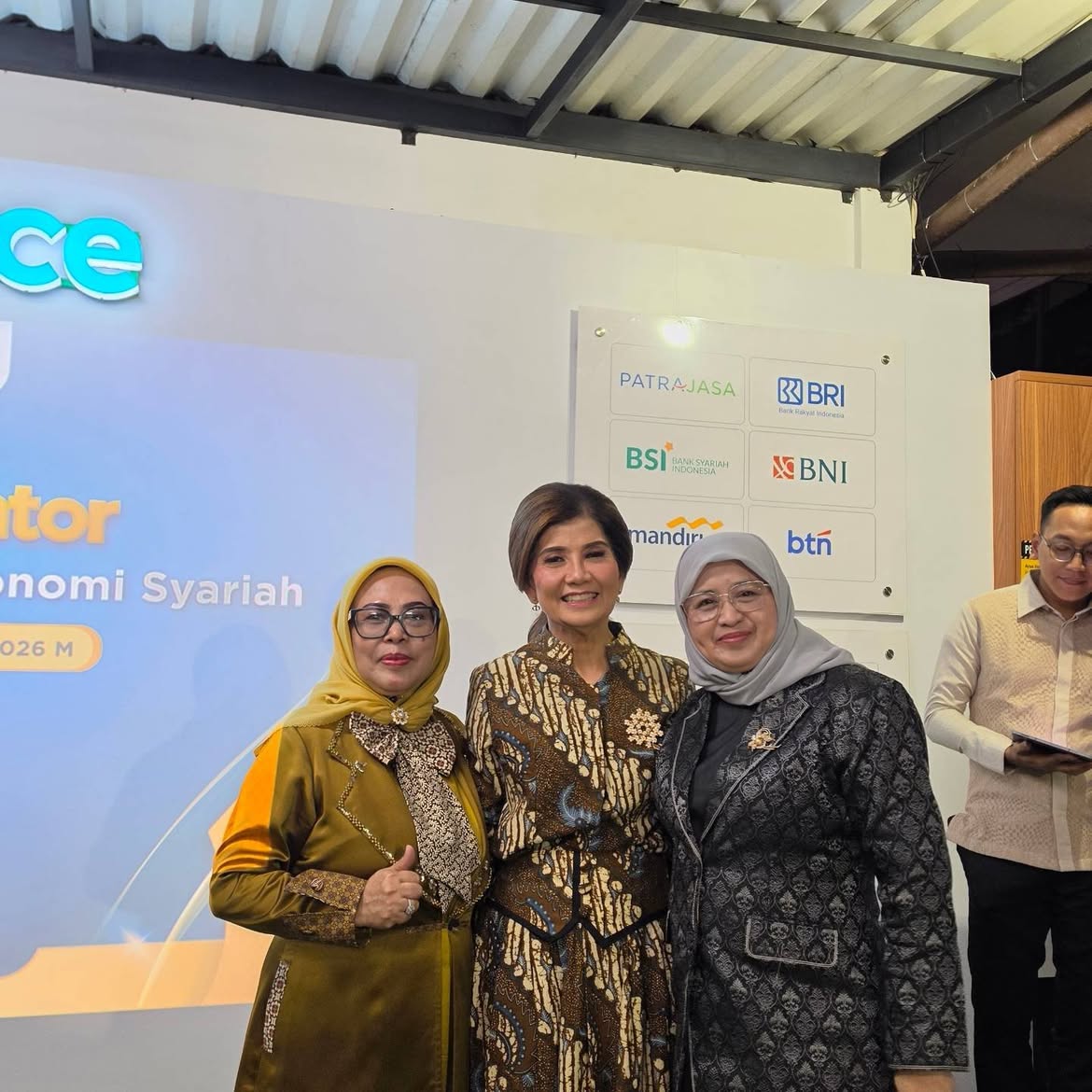 Prof Euis bersama kolega di acara MES
